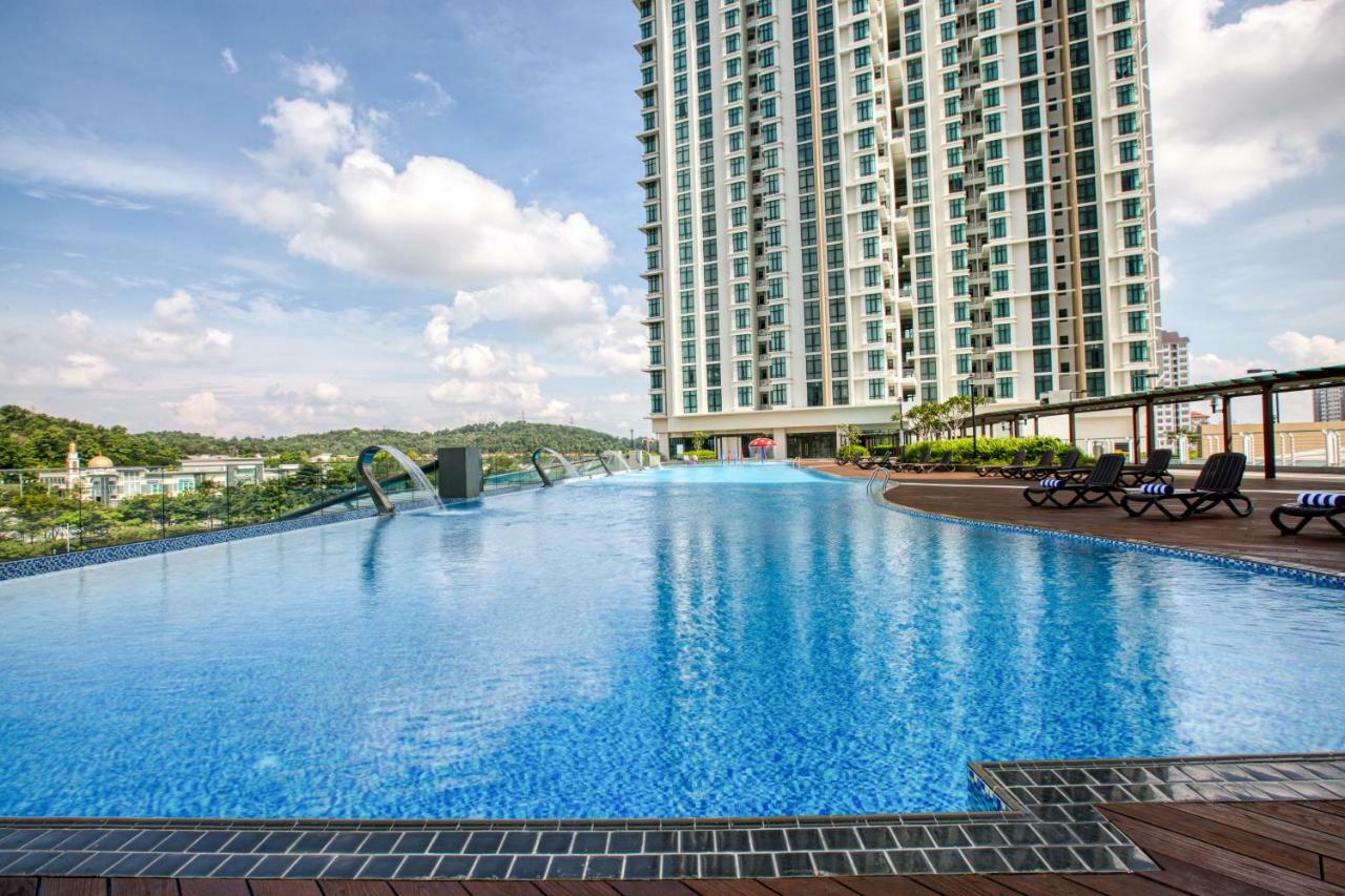 Mercure Living Putrajaya Exterior foto Infinity Pool